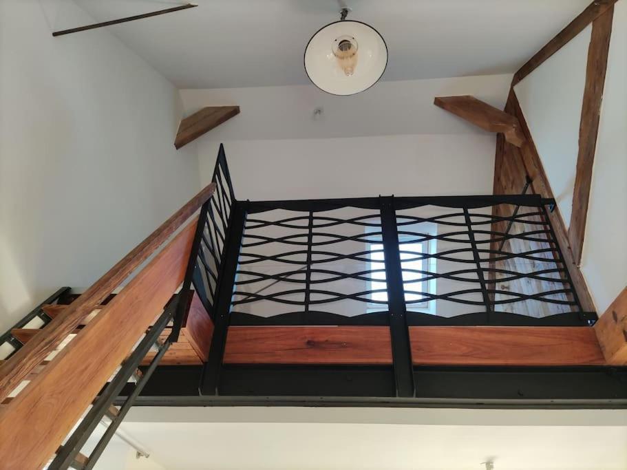 Appartement Duplex Dans Une Ancienne Usine ボープレオー＝アン＝モージュ エクステリア 写真