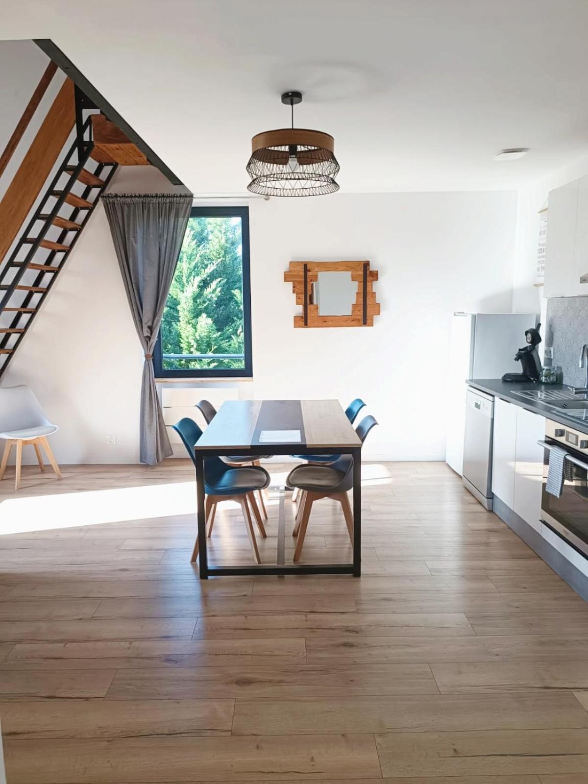Appartement Duplex Dans Une Ancienne Usine ボープレオー＝アン＝モージュ エクステリア 写真