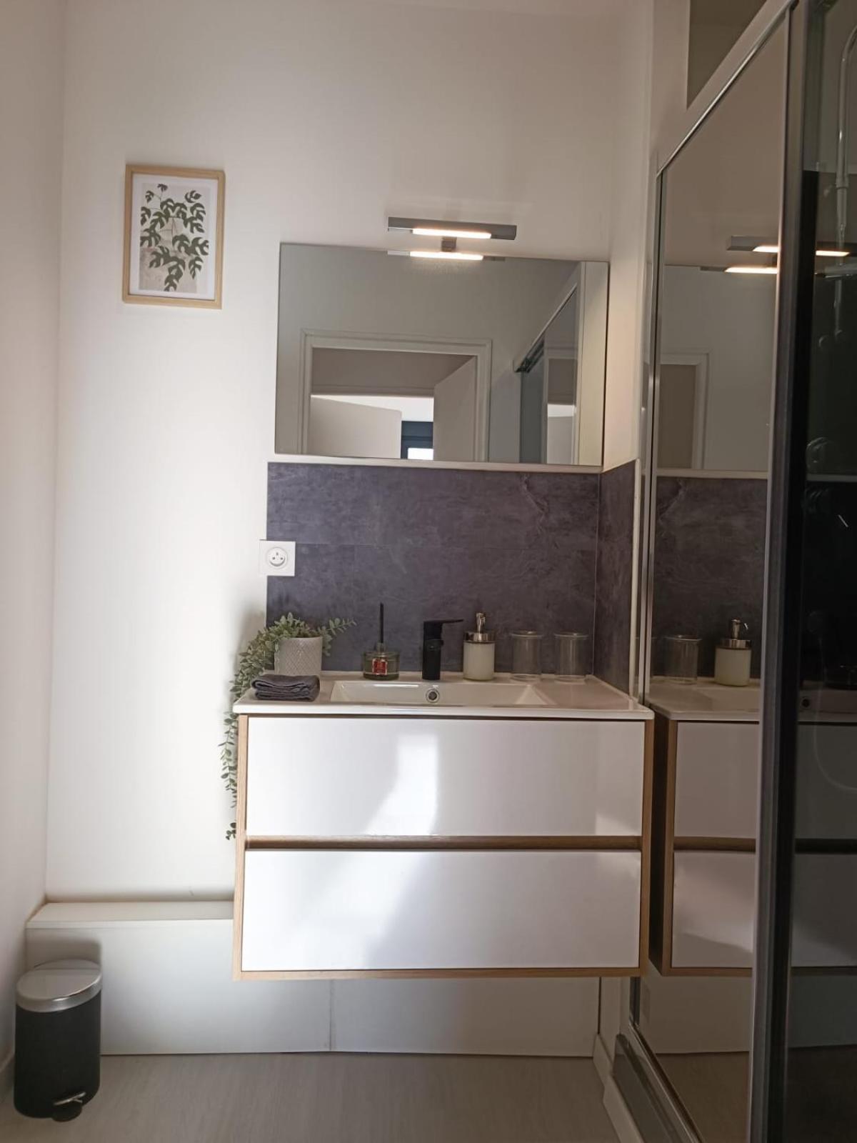 Appartement Duplex Dans Une Ancienne Usine ボープレオー＝アン＝モージュ エクステリア 写真